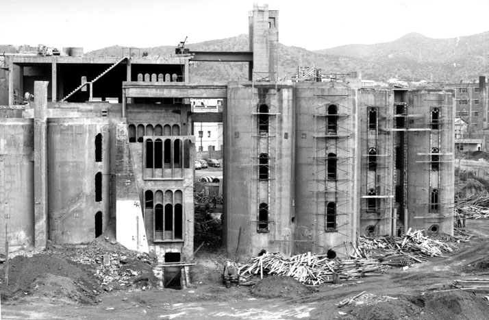 Ricardo-Bofill-cement-factory-yatzer-16.jpg