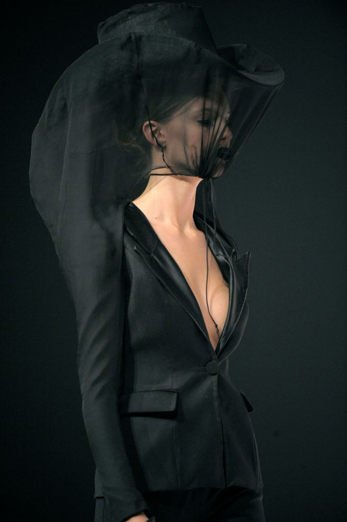 fashion designer: Emilie Pirlot photo © Etienne Tordoir