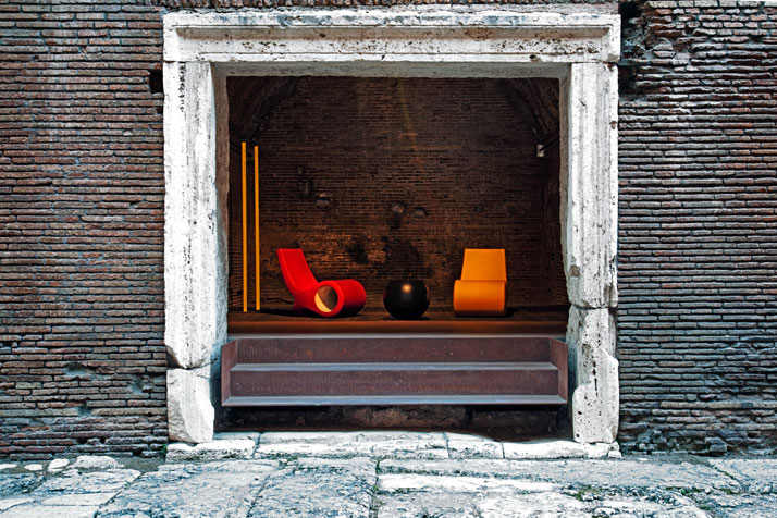 Fish Chairs by Satyendra Pakhalè and bong coffee table by Giulio Cappellini for Cappelliniphoto by Alessandro Rizzi, Courtesy of Meet Design