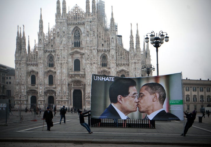 The Unhate guerrilla action at Piazza Duomo, Milan – November 16th 2011photo © Benetton, UNHATE Foundation