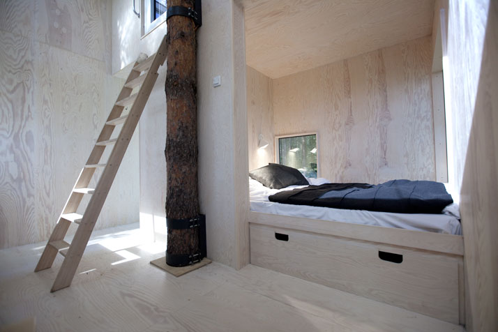 The Mirror cube (interior)Photo © Peter Lundstrom, WDO | Treehotel