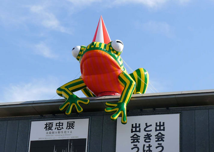  Kobe Frog, Kobe, (JP) 2011, photo © Florentijn hofman