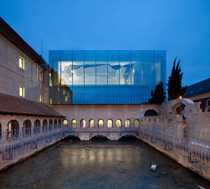 The news south-facing glass façade sits atop the former seventeenth century convent.â¨photo © Opus 5