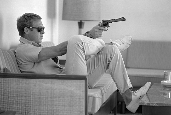 Steve McQueen: KING OF COOLSteve McQueen aims a pistol in his living room, CA, 1963photo © John Dominis / Time Inc. All Rights Reserved.