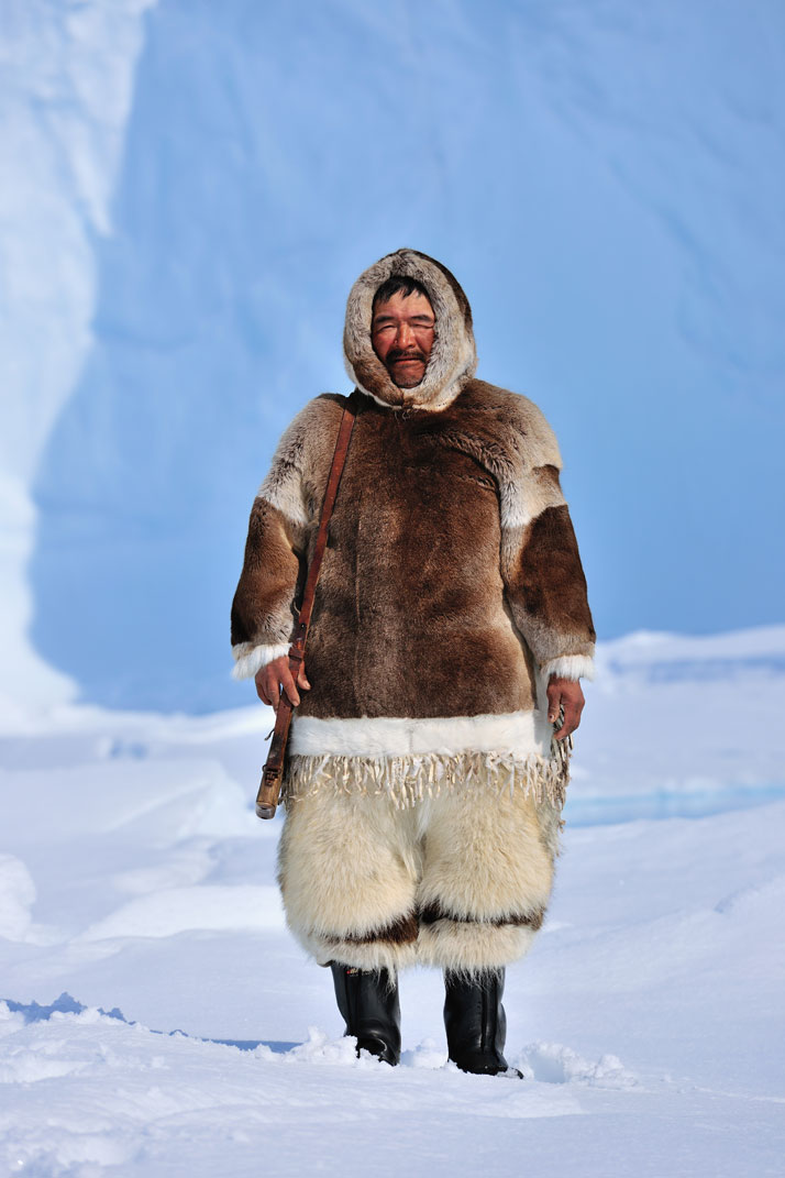 An Inuit guide with his winter outfitphoto © David De Vleeschauwer, Classe Touriste