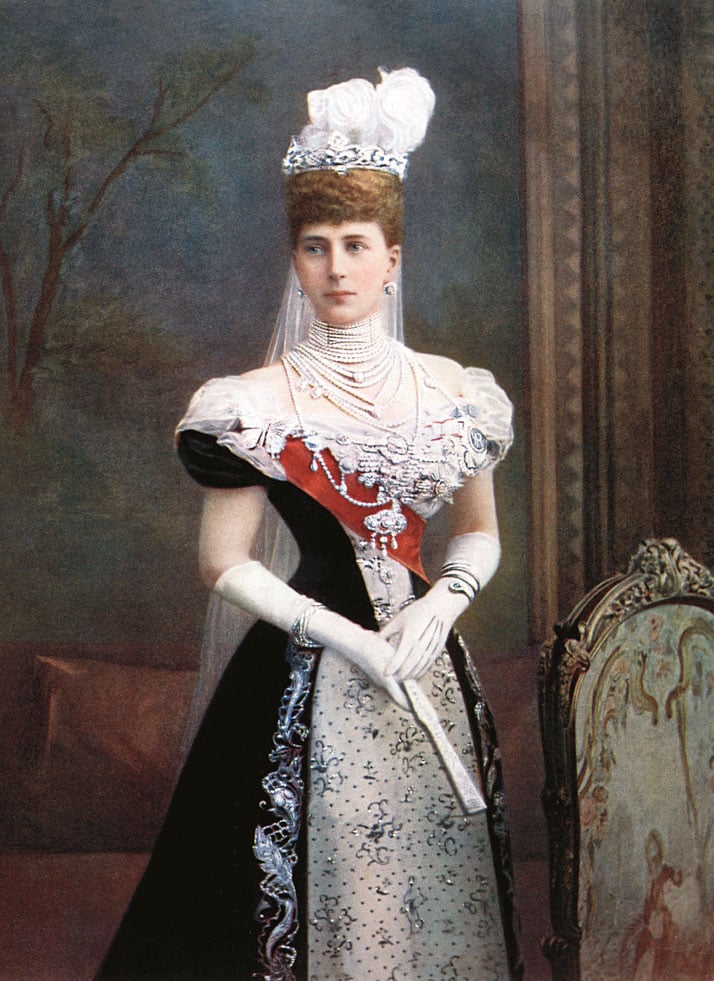 Portrait of Queen Alexandra of England, shown wearing her snake bracelet. Photo ©  The Print Collector / Corbis.