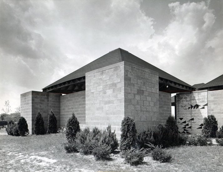 Jewish Community Center, Ewing Township (near Trenton), New Jersey, Louis Kahn, 1954–59. Exterior view of the Bath House with a wall drawing at the entrance designed by Kahn.© Louis I. Kahn Collection, University of Pennsylvania and the Pennsylvania Historical and Museum Commission, photo: John Ebstel.