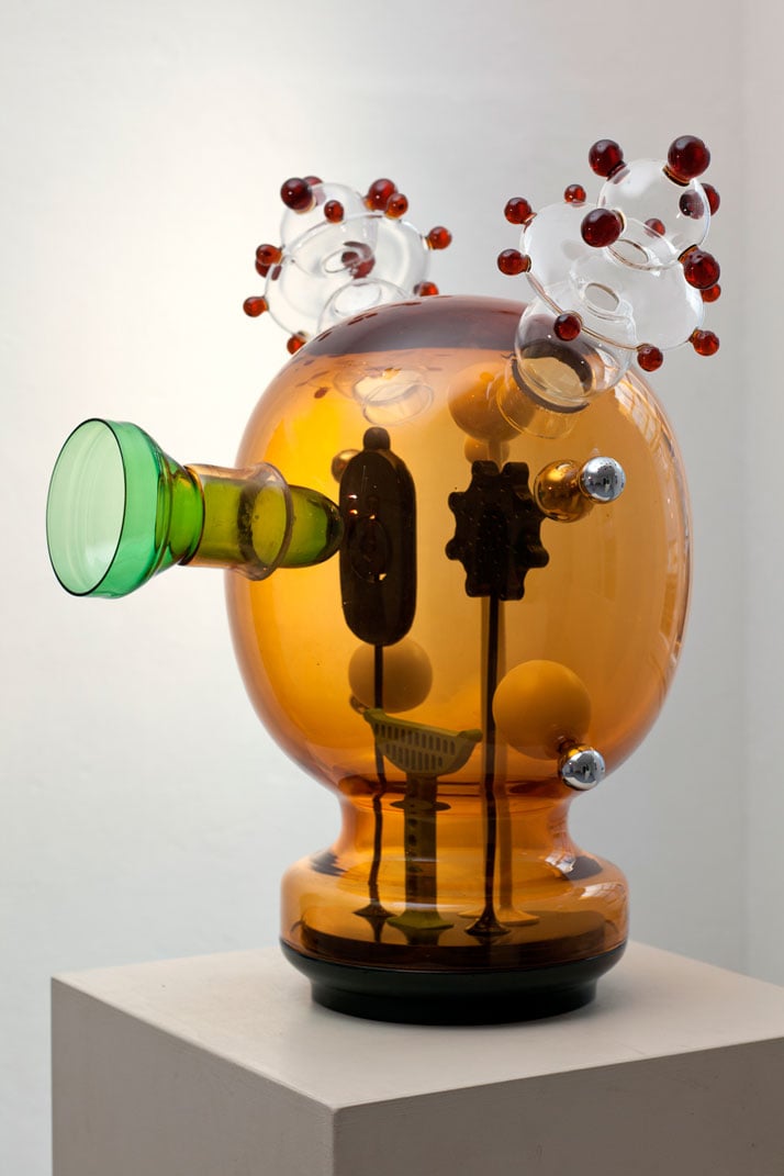 Jaime Hayonâ¨, Testa Mechanica Yellow, 2012. Bblown murano glass, metal and wooden accessories. â¨© Jaime Hayon.