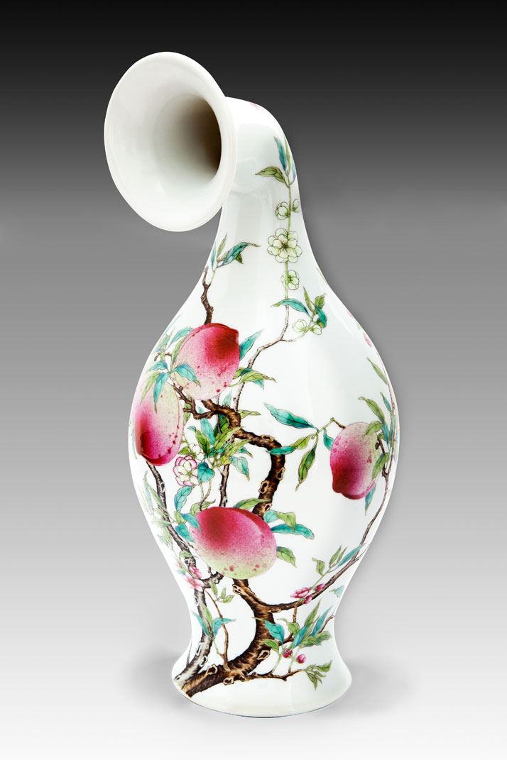 Xu Zhen, MadeIn Curver Vase-Famille-rose Olive Vase with Bat and Peach Design Yongzheng Period Qing Dynasty, 2013InstallationPorcelain17x17x40 cmProduced by MadeIn Company