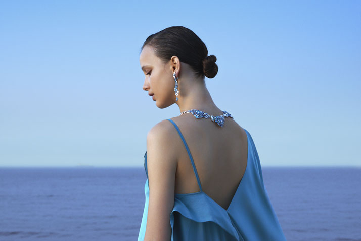 Seven Seas campaign shot featuring the Lagune Précieuse necklace and earrings. © Van Cleef &amp; Arpels. Photo by Sonia Sieff.