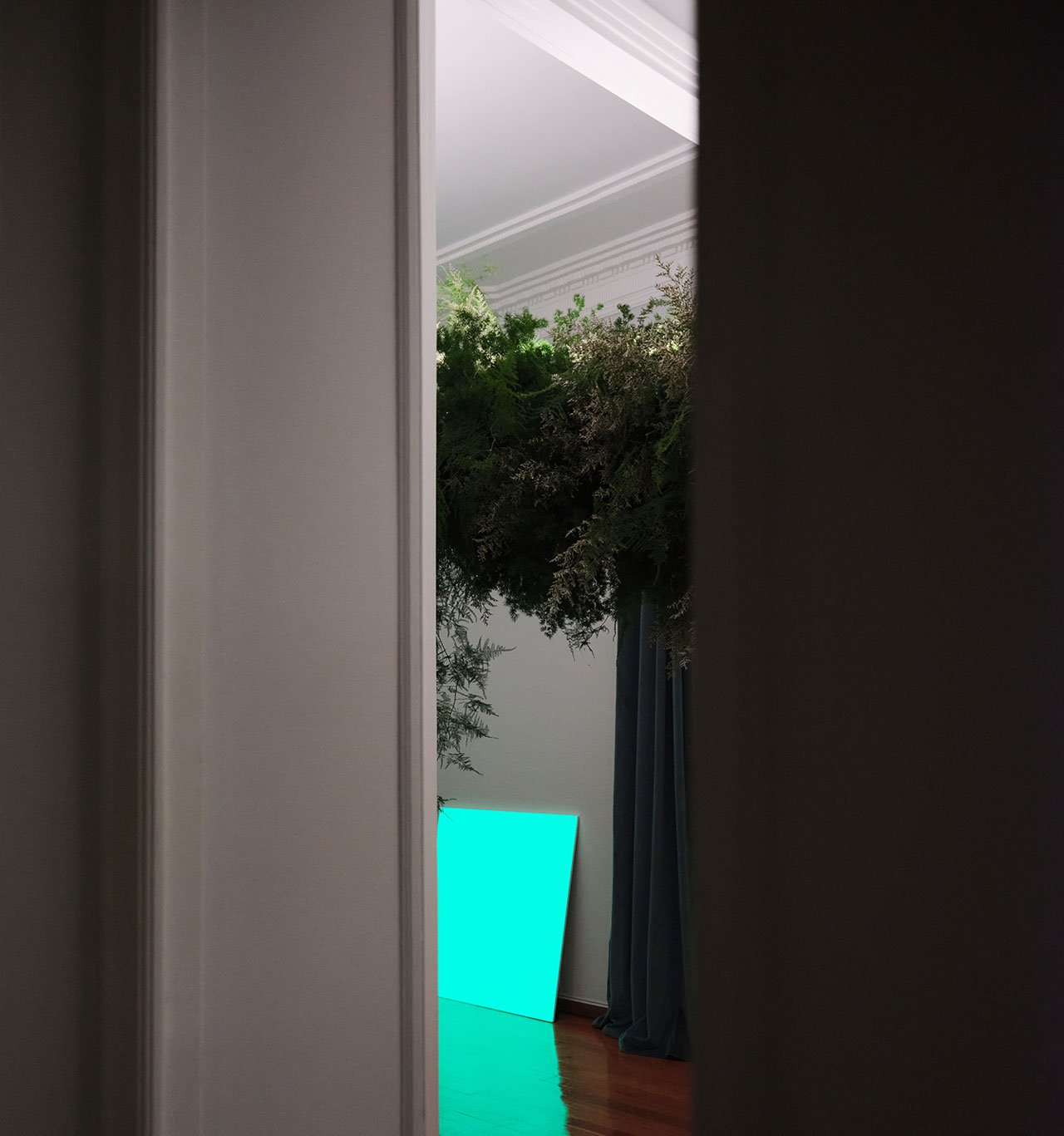 The Verdant Edition by Yatzer.Photo by Joseph Alexiadis.Featuring the PABLO luminous panel by Davide Groppi, SITE-SPECIFIC.©YATZERLAB, Athens, 2022.