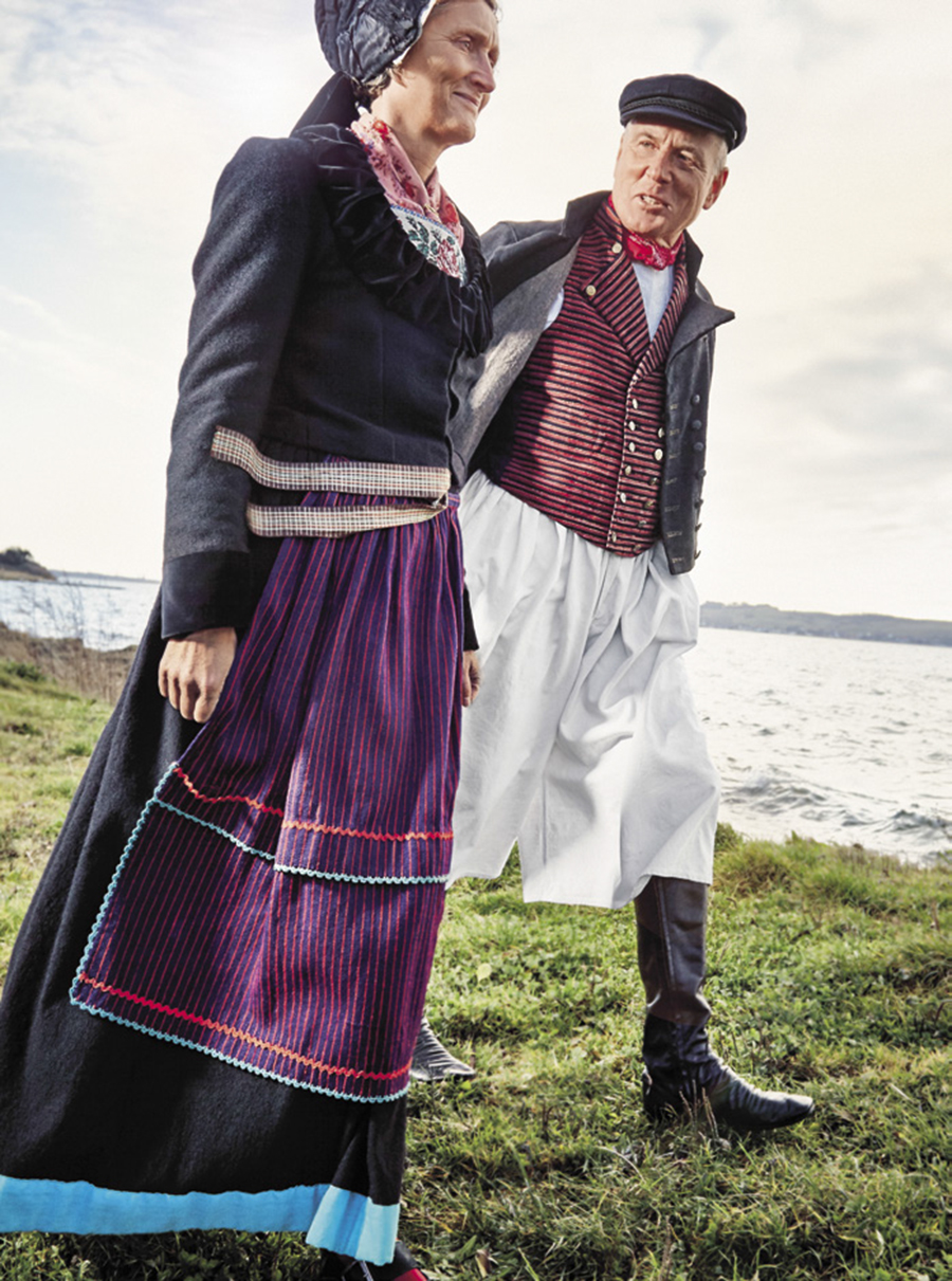 Mönchguter Tracht
Baltic Sea, Mönchgut
Photo by Gregor Hohenberg
from 'Traditional Couture'
© Gestalten 2015.