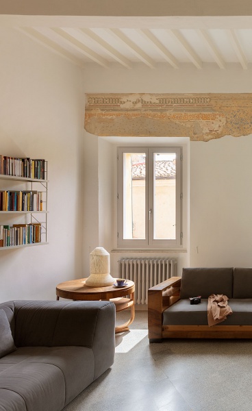 19th Century Frescoes Turn a Modest Holiday Residence in Tuscany into an Architectural Palimpsest