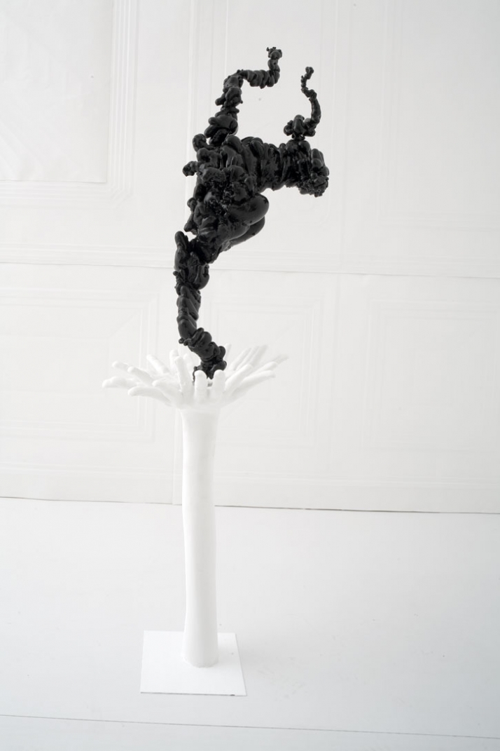 Grande fleur de mains 2009, Simon Schubert Polyurethane foam, plaster, enamel, steel 135 x 48 x 30 cm / 53,15 x 18,9 x 11,81 in photo © VG-Bild Kunst,