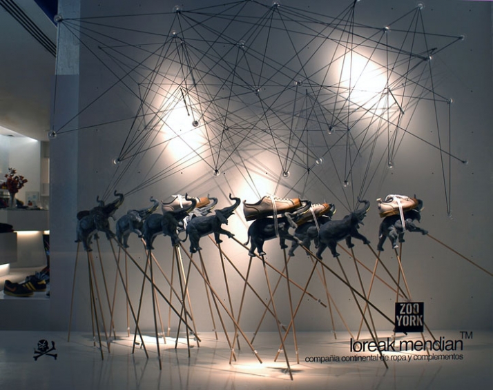 Zoo. Dinamic display, a chaos of sticks, shoes, string and trumpeting elephants. photo by Ion Ander Beloki