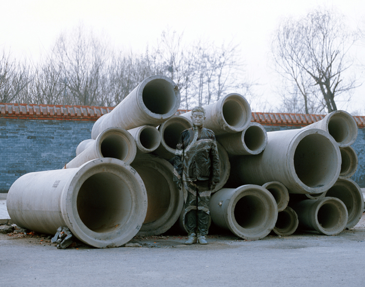 Hiding in the City No. 64- Ring, 2008, © Liu BolinCourtesy of Eli Klein Fine Art Gallery