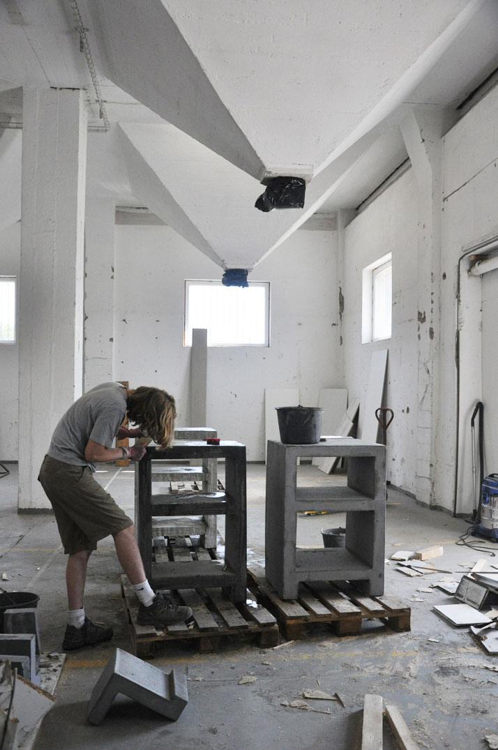 TRISTAN COCHRANE, The making of PODIUM DESKS PHOTO © JULIEN RENAULT