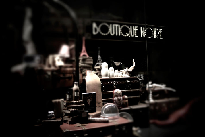 我最喜欢的''Boutique Noire'' 在那里你一定会找到这个圣诞节的最佳礼物，照片 © Costas Voyatzis for Yatzer.com