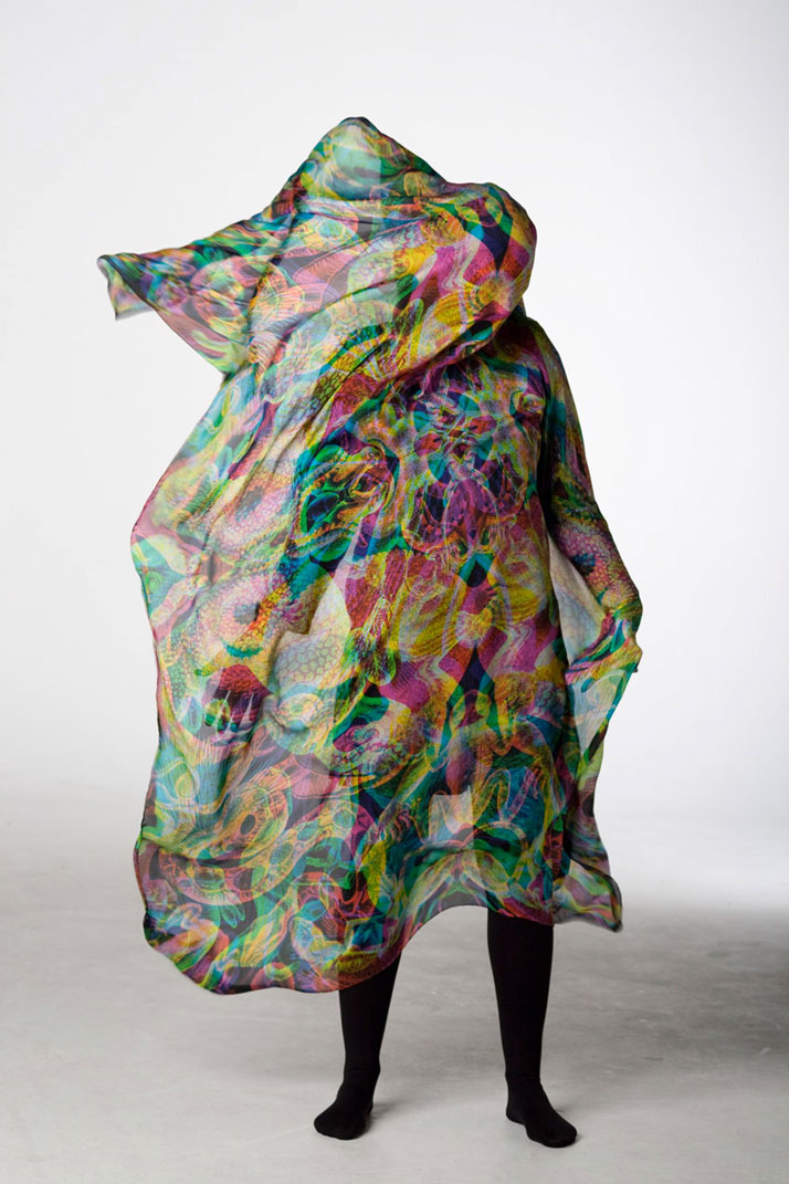 围巾 Bestiario：140x180 厘米照片 Marco Menghi。 由卡诺夫斯基提供