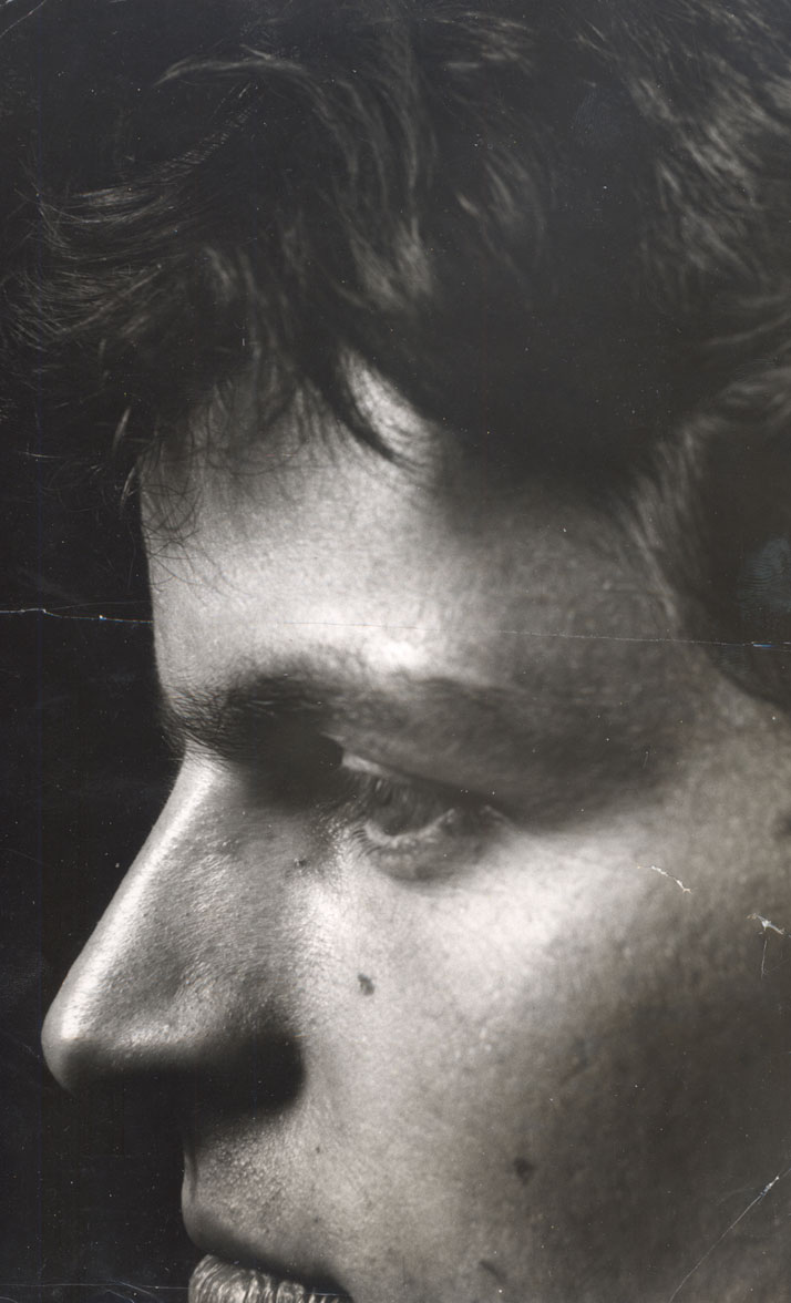 photo credit: Portrait of Guy Bourdin by Donald Silverstein, circa 1960, Tirage d’origine, archives Guy Bourdin.