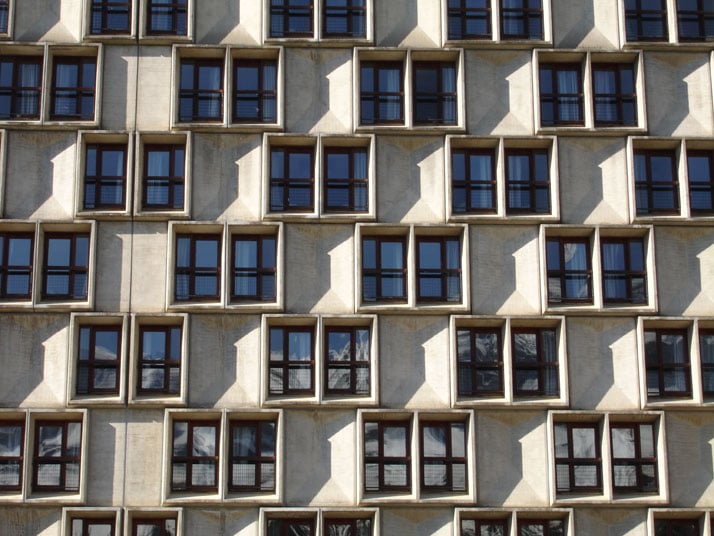 Hôtel Les Lindars, chamber window details and diamond shaped panels, Flaine (Haute-Savoie), 2004.© G. Coquard / CCF.