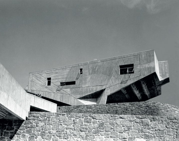 Begrisch Hall, the ‘University Heights’ campus at New York University, N.Y., (1967-1970, with Hamilton P. Smith and Robert Gatje).© Photo Ben Schnall - Marcel Breuer Papers, Archives of American Art, Washington, D.C.