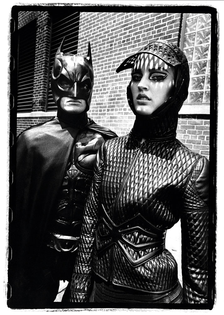 Ali Stephens and Batman, New York City June 2009. French Revue de Modes, Fall 2009, X-Rated collection, Women’s prêt-à-porter, fall/winter 2009–2010, photo © Thierry Le Gouès.