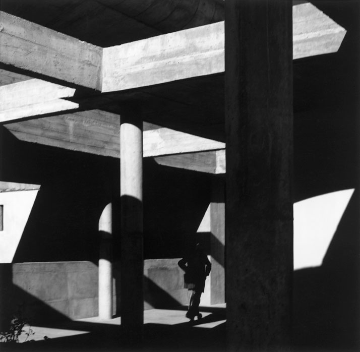 High Court of Justice, Chandigarh, India, 1955. Le Corbusier, architect.Courtesy of Lucien Hervé and Galerie du Jour agnès b., Paris.