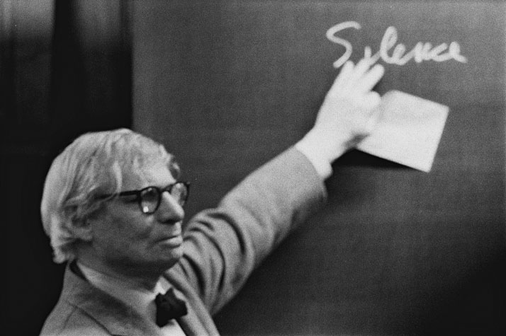 Louis I. Kahn during the lecture at the ETH Zurich.Photo by Peter Wenger © Archives de la construction moderne – Acm, EPF Lausanne.