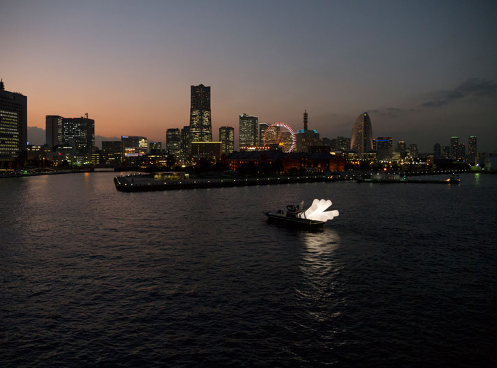 Lang-Baumann, Confort #11, 2012, 4 tubes of 12 m each, ø 115 cm each, PVC-foil, ventilator, LED light. Port of Yokohama. Courtesy Loevenbruck gallery and Urs Meile gallery. Photo : Lang-Baumann.