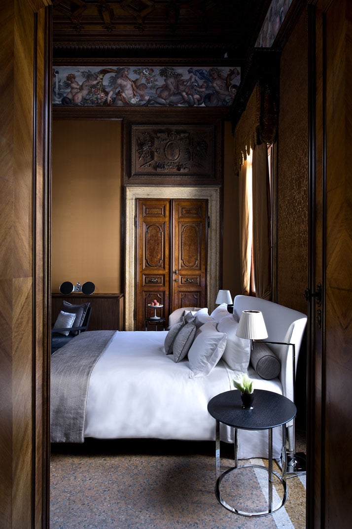 Sansovino Stanza Suite, photo © Aman Canal Grande Hotel, Venice, Amanresorts.