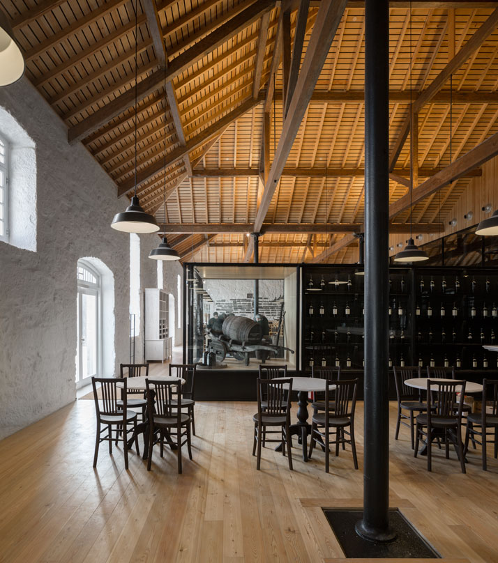 Vinum wine bar and restaurant, photo © Fernando Guerra, FG+SG Architectural Photography.