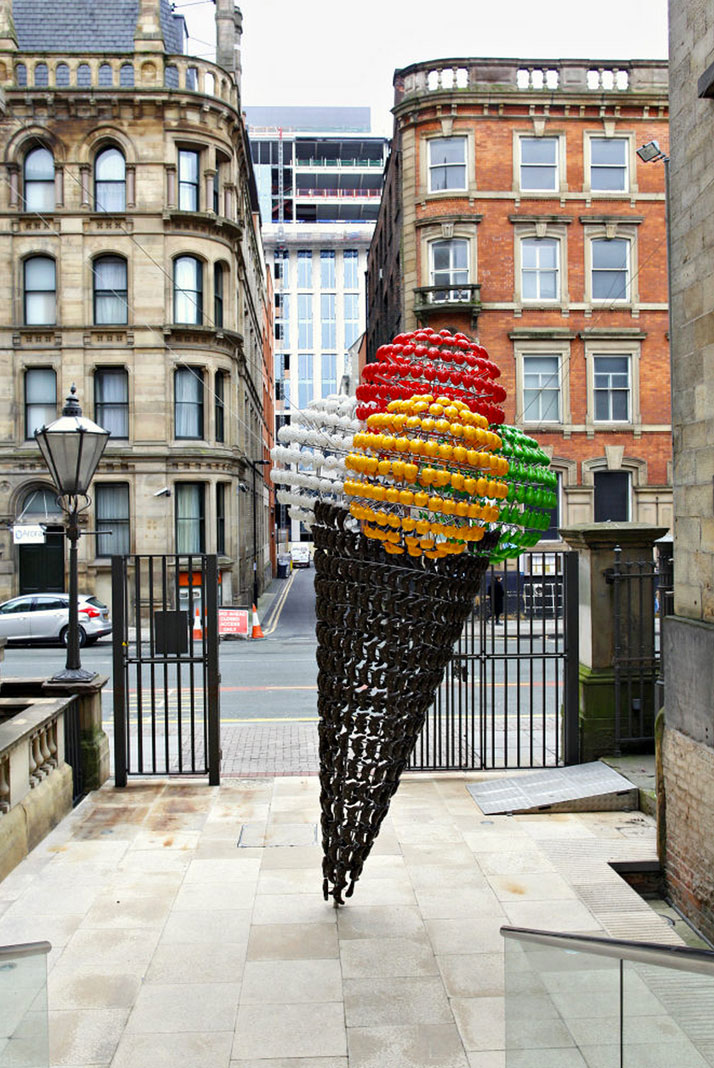 Joana Vasconcelos, Tutti Frutti, 2011.Plastic sand moulds, stainless steel.400 x 220 x 220 cmCollection of the artist.photo © Joana Vasconcelos.