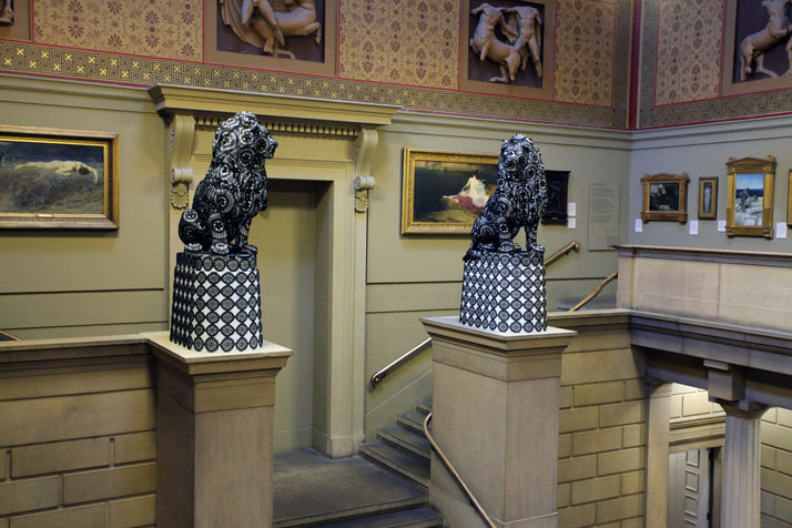 Joana Vasconcelos, Hwarang, 2014.Carrara marble lions and bases, Azores crocheted lace.(2x) 200 x 65 x 110 cm2014 Time Machine, Manchester Art Gallery, Manchester.