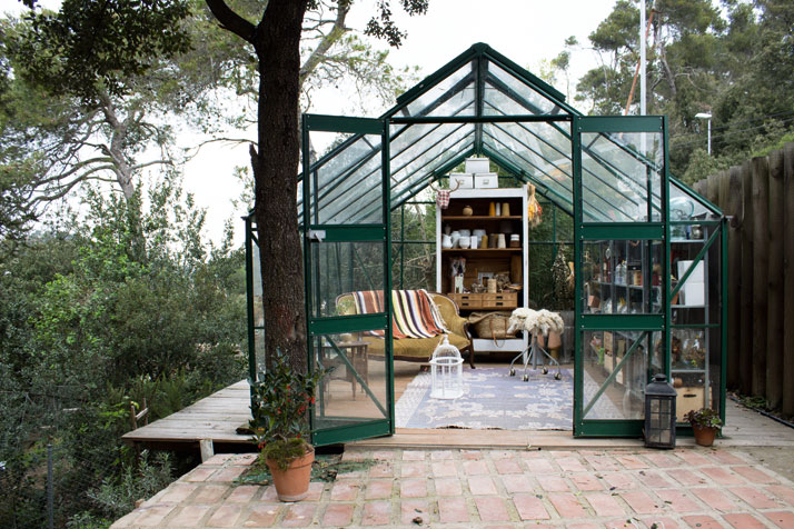 Manuela Sosa, Florist / Barcelona, Spain, photo by Silvia Conde.Courtesy of Freunde von Freunden: Friends.