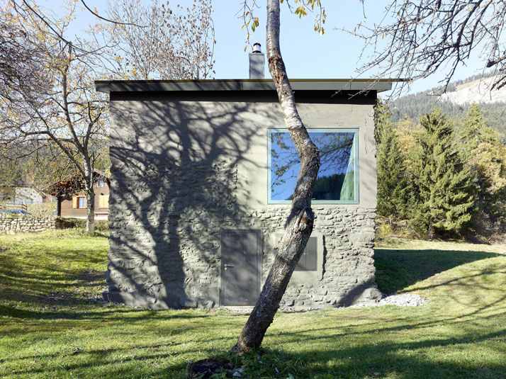 Savioz House by Savioz Fabrizzi Architects. Photo © Thomas Jantscher.