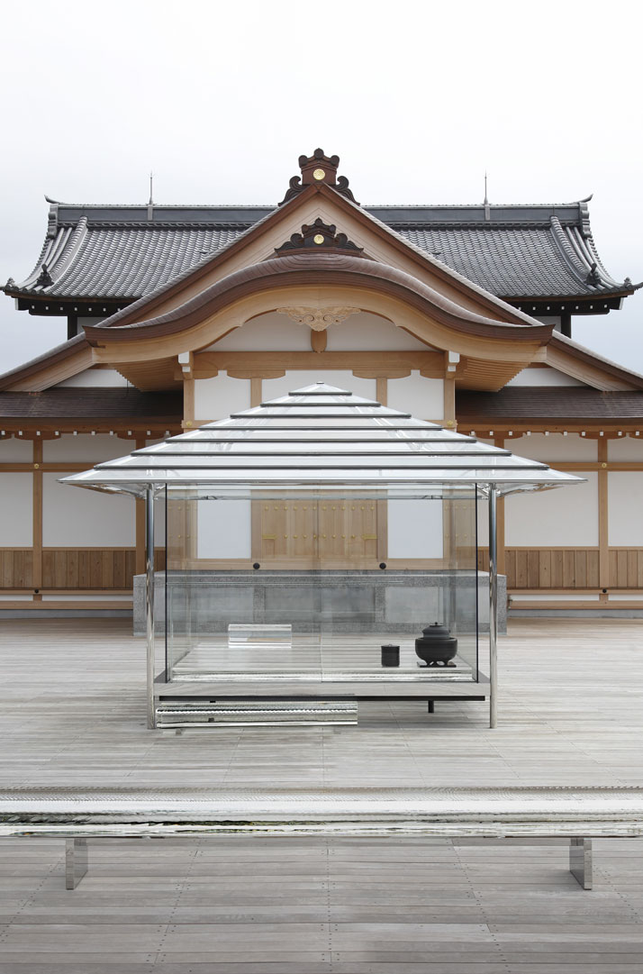 Tokujin Yoshioka KOU-AN Glass Tea House. Photo courtesy of Tokujin Yoshioka Inc.