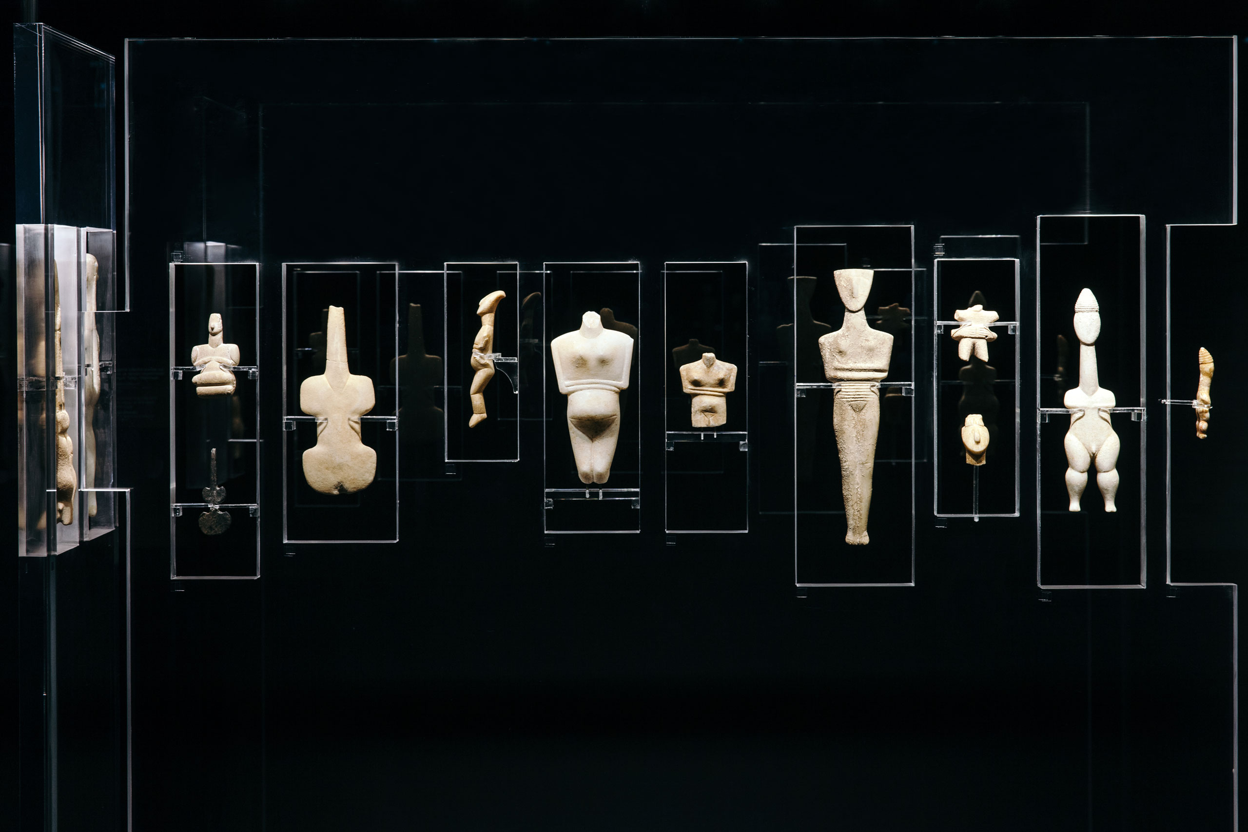 Installation view of the “Cycladic Society 5000 years ago”  exhibition (on view between December 2016 &amp;  the 9th of April 2017). Photo by Paris Tavitian, © Museum of Cylcadic Art.