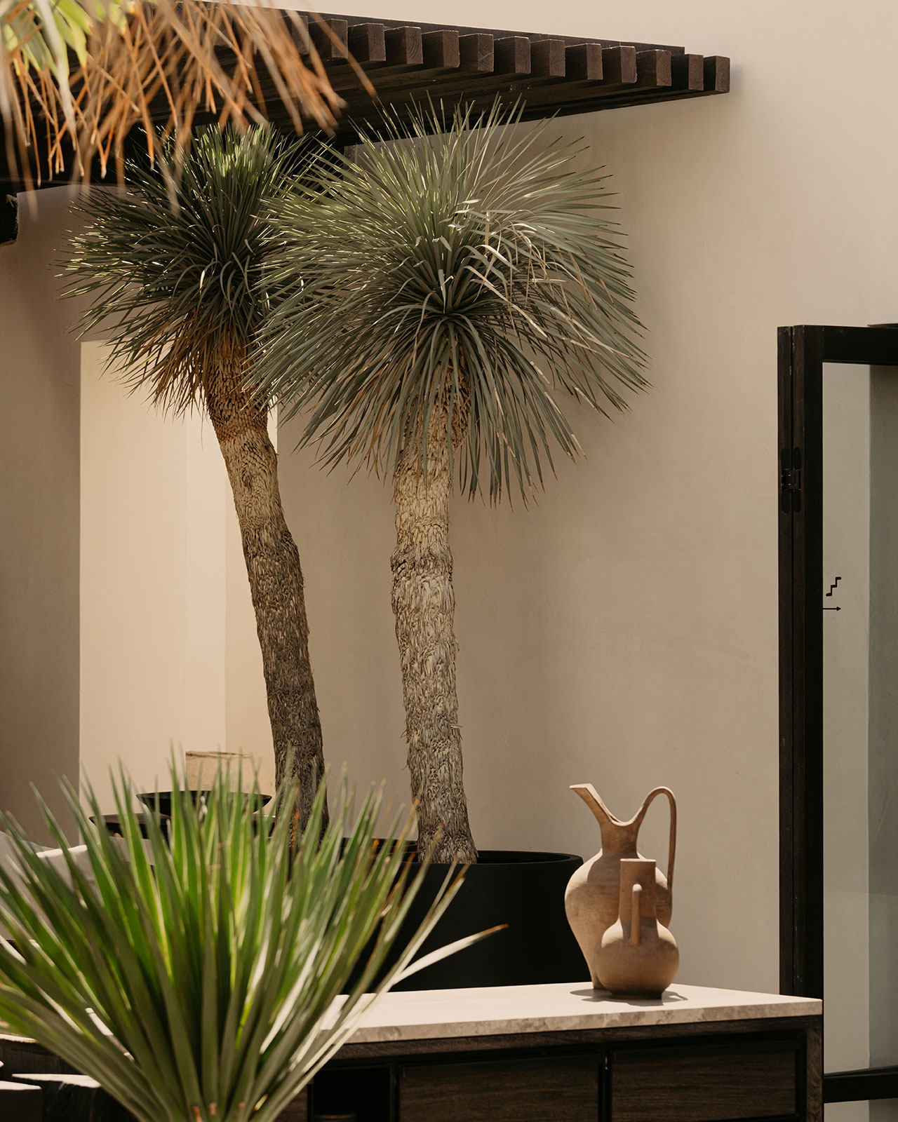 Photography Robert Rieger © Nõema Mykonos. Interior Styling Lambs and Lions Studio in collaboration with Amy Wenden.