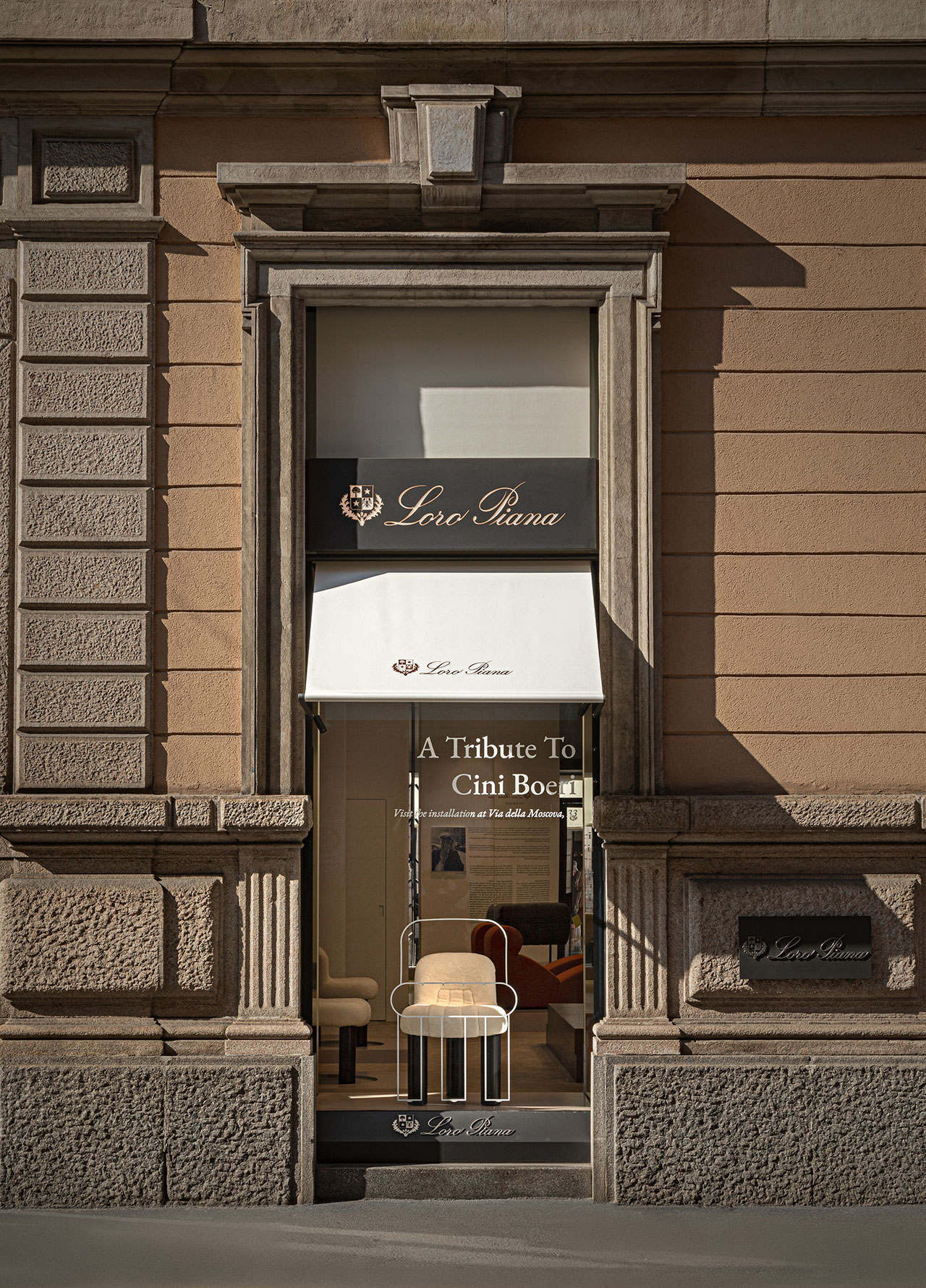 “A Tribute to Cini Boeri” by Loro Piana Interiors, Archivio Cini Boeri &amp; arflex at Milan Design Week 2024.
Installation View at Via Montenapoleone Store. Photography © Loro Piana.