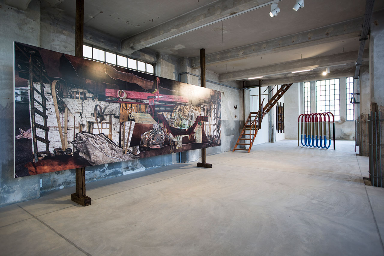 Installation View Portals, Hellenic Parliament + NEON at the former Public Tobacco Factory, Photography © Natalia Tsoukala. Courtesy NEON
Featured (from left):
Maria Papadimitriou, My Soul My Beast (Portable Monument of Animality), 2016. Mixed media 5.5 × 1.8 m (approx.). Edition 2021 Courtesy the artist, NEON.
Anastasia Douka, Anger organizes, 2021. Anodized aluminum, car spray paint, polyethylene. Dimensions variable. Courtesy the artist Commissioned by NEON.