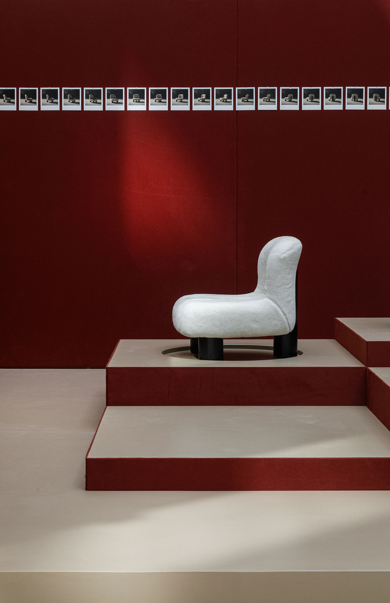 Botolo Armchair - Low version. Designed by Cini Boeri for artflex in 1973. Upholstery: Loro Piana Interiors Cashfur in Biancore colour.
Photography © Loro Piana.