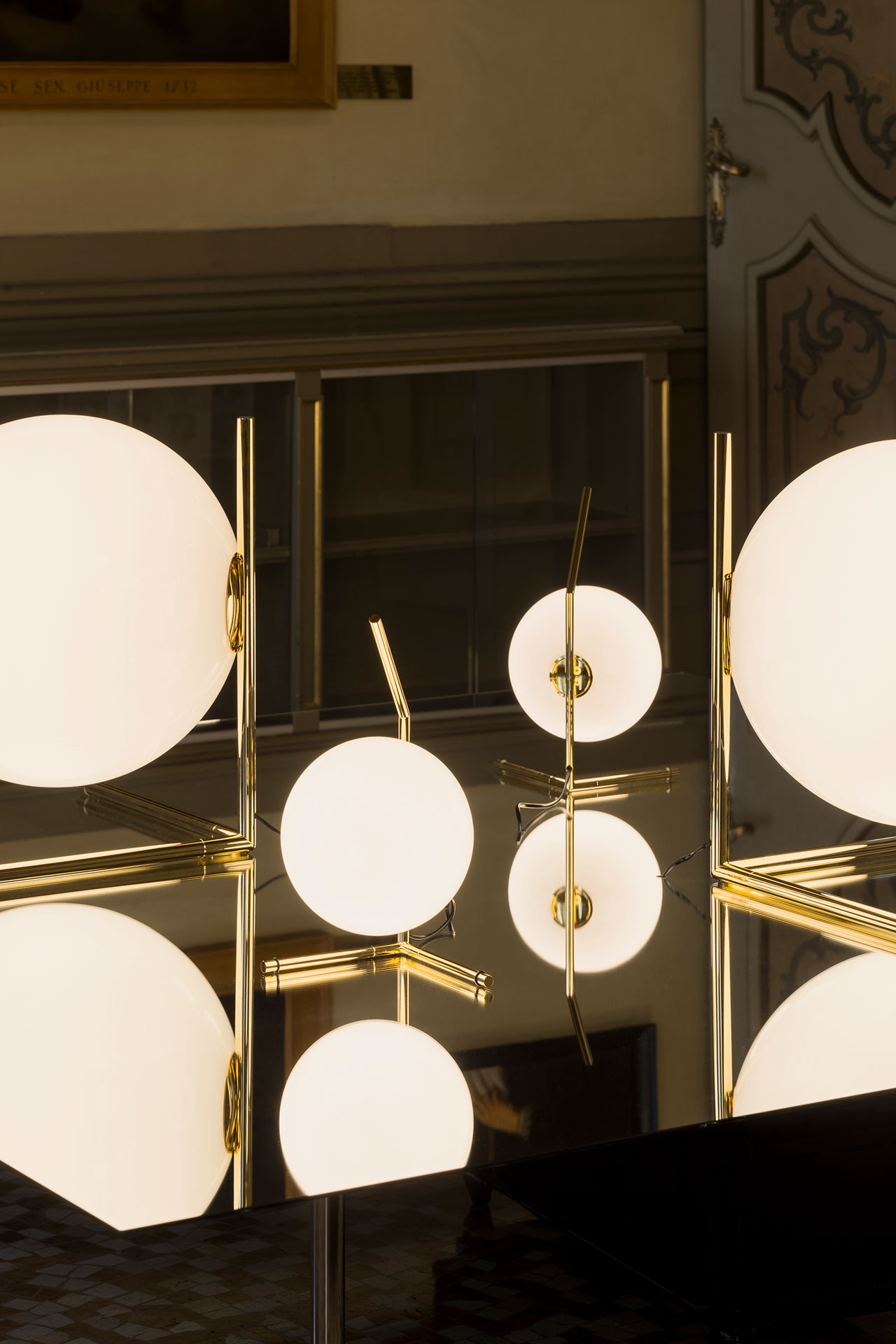 Flos at Palazzo Visconti. Milan Design Week, 2024.
IC Lights Table in gold. Designed by Michael Anastassiades for Flos for the series 10th Anniversary.
Photo © Nicolò Panzeri.