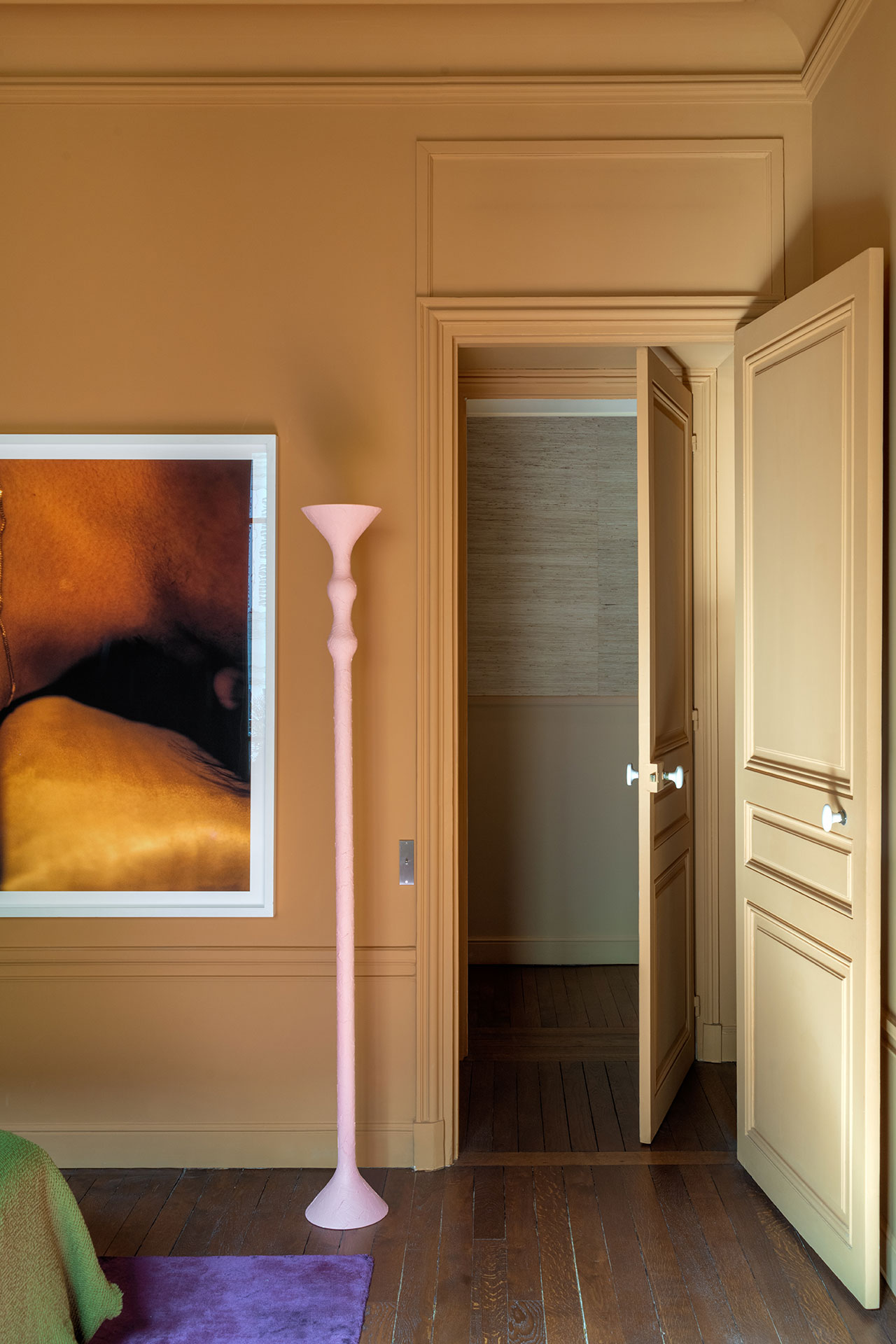 Photography by Giulio Ghirardi.
Featured: Framed photograph by Walter Pfeiffer (Sultana gallery); 'Golosa' floor lamp by Rodolphe Parente.