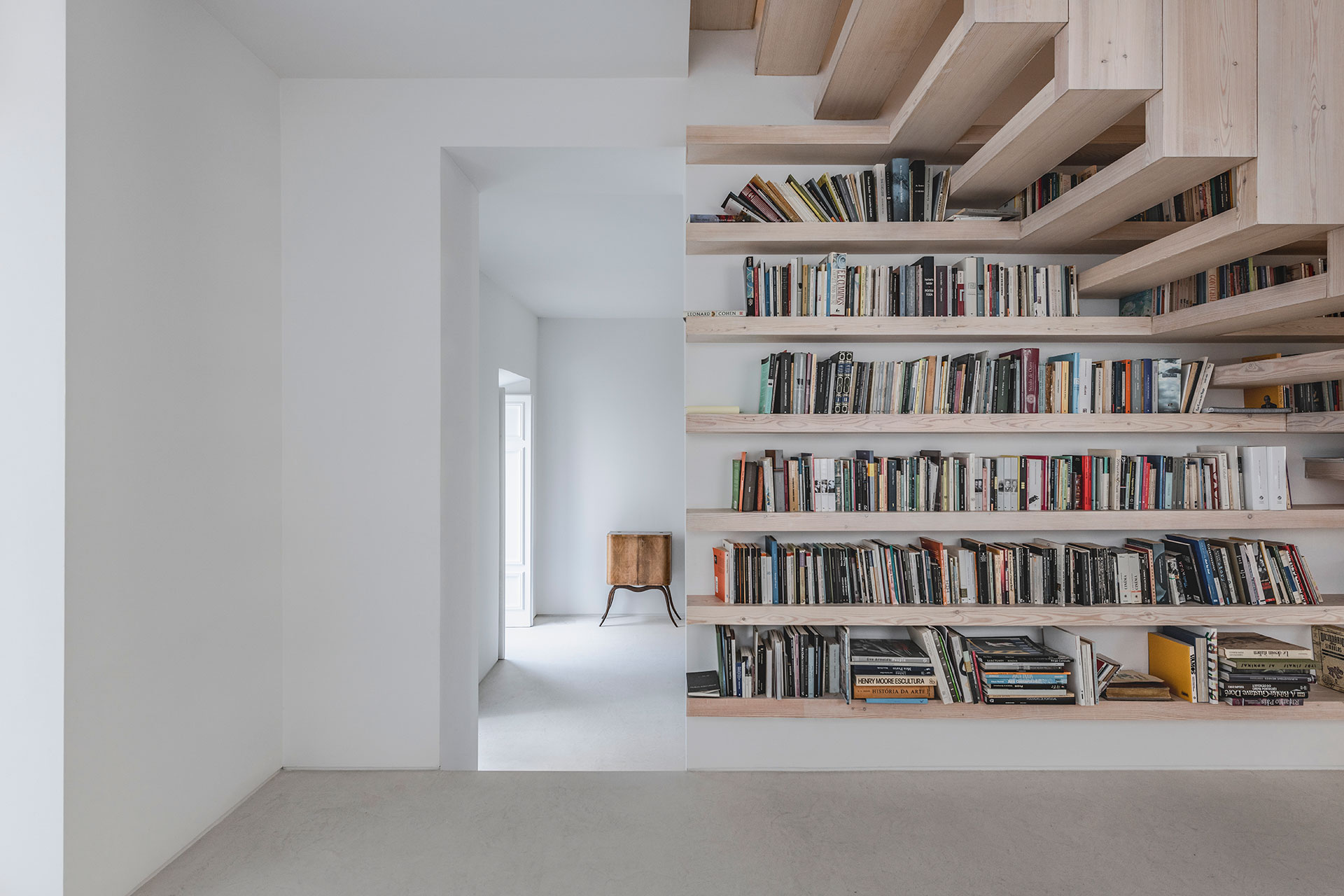 Building on Rua de São Marçal by SIA arquitectura.
Photo by JG Photography – João Guimarães.