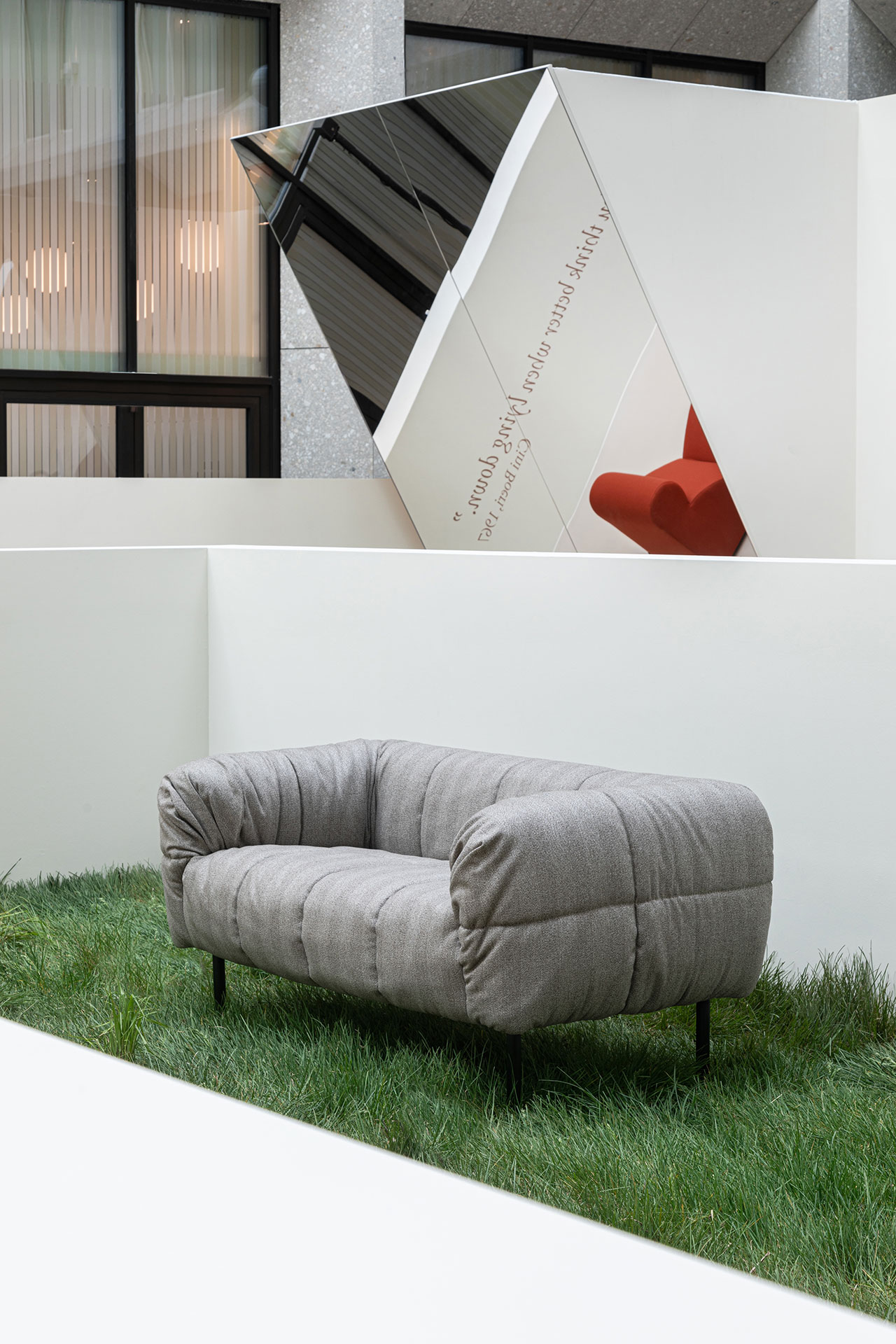 Pecorelle Sofa. Designed by Cini Boeri for artflex in 1972. Upholstery: Loro Piana Interiors Pecora Nera® in two natural shades, Undyed.
Photography © Loro Piana.