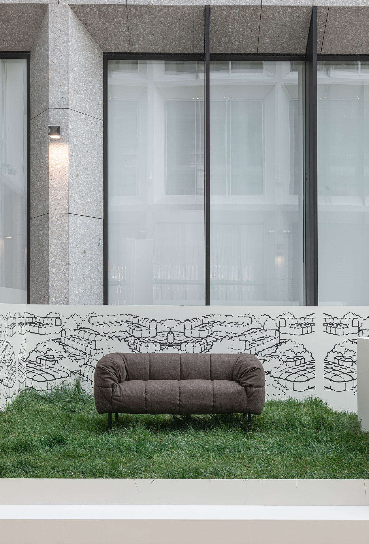 Pecorelle Sofa. Designed by Cini Boeri for artflex in 1972. Upholstery: Loro Piana Interiors Pecora Nera® in two natural shades, Undyed.
Photography © Loro Piana.