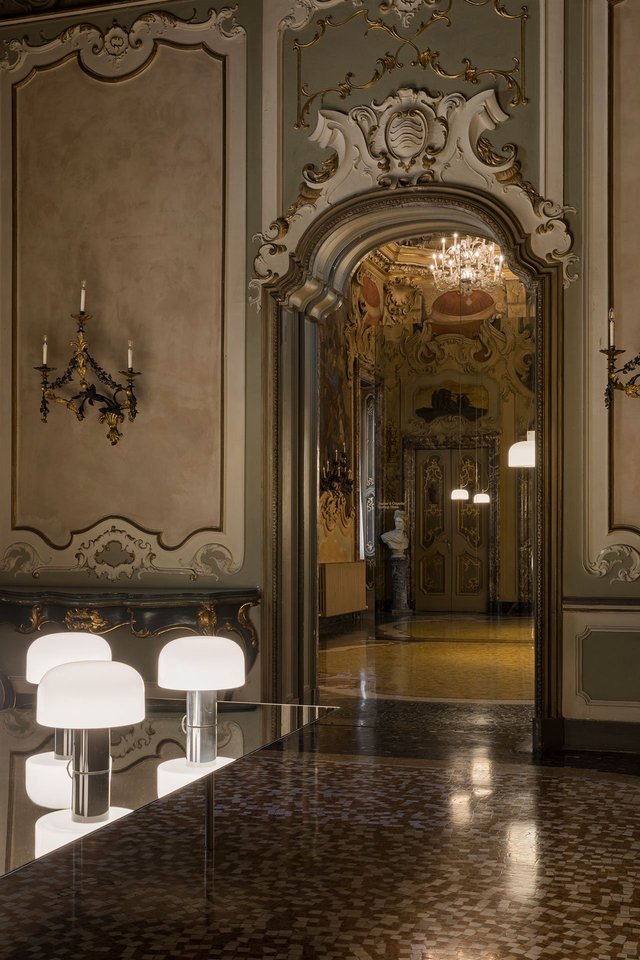 Flos at Palazzo Visconti. Milan Design Week, 2024.
Bellhop Glass table lamp. Designed by Barber Osgerby for Flos.
Photo © Nicolò Panzeri