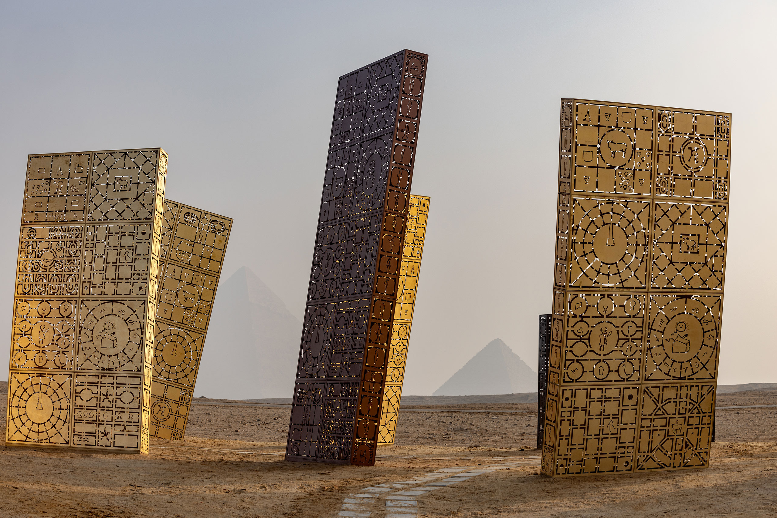 «Η πραγματικότητα είναι διαχρονική» του Ρασίντ Αλ Χαλίφα.  Προβολή εγκατάστασης, “Forever Is Now III”, Art D'Egypte.  © AFP