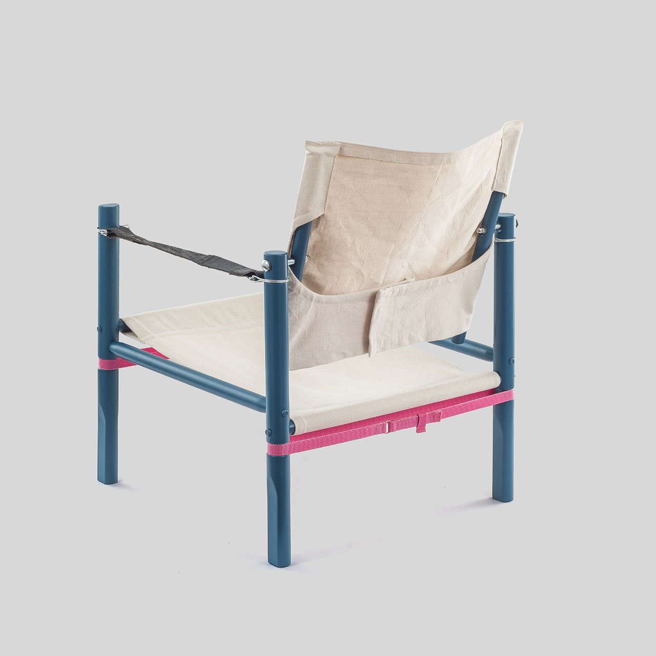 The RSC armchair by Cristina Vallejo for ELSUR, A reinterpretation of the Roorkhee chair, created during the 19th-century to be used by the British Army campaigns in India.
20/21 SELECTION. Palazzo Valli Bruni.